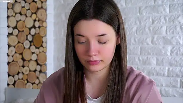 Snapshot of LowOncoming chatting on November 11, 2025, 2:11 am LowOncoming online show from November 11, 2025, 2:11 am