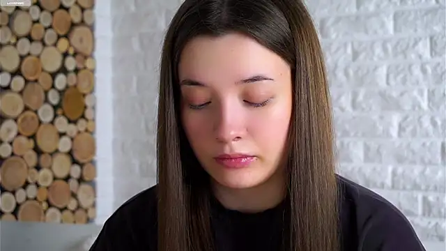 Snapshot of LowOncoming chatting on November 13, 2025, 3:05 am LowOncoming online show from November 13, 2025, 3:05 am