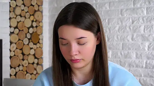 Snapshot of LowOncoming chatting on November 21, 2025, 2:10 am LowOncoming online show from November 21, 2025, 2:10 am