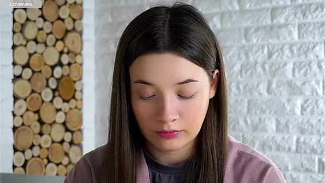 Snapshot of LowOncoming chatting on November 26, 2025, 3:18 am LowOncoming online show from November 26, 2025, 3:18 am