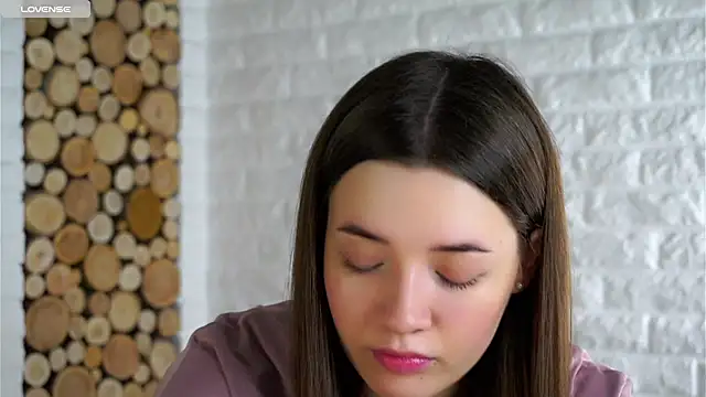 Snapshot of LowOncoming chatting on December 5, 2025, 2:09 am LowOncoming online show from December 5, 2025, 2:09 am