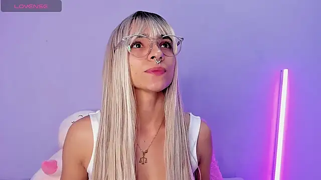 Snapshot of Scarlet_Red_ chatting on February 1, 2025, 12:05 pm Scarlet Red online show from February 1, 2025, 12:05 pm