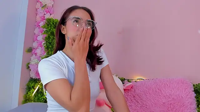 Snapshot of Scarlet_Red_ chatting on March 8, 2025, 12:09 pm Scarlet Red online show from March 8, 2025, 12:09 pm