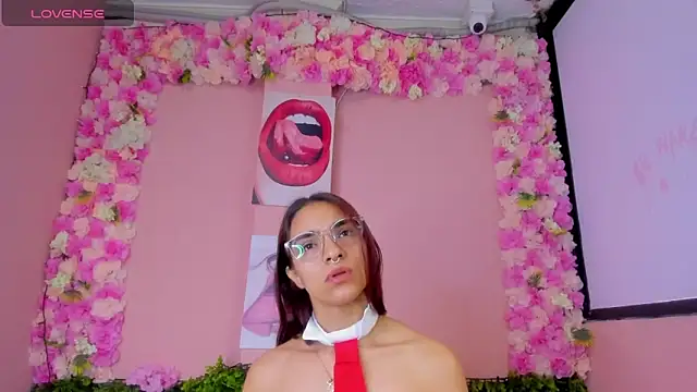 Snapshot of Scarlet_Red_ chatting on March 16, 2025, 12:33 pm Scarlet Red online show from March 16, 2025, 12:33 pm