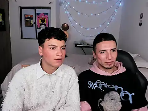 Snapshot of sweet_boys_xx chatting on March 21, 2025, 8:50 am sweet boys xx online show from March 21, 2025, 8:50 am