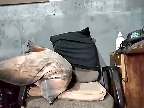 Snapshot of bumbumtatuado chatting on December 17, 2025, 2:06 am bumbumtatuado online show from December 17, 2025, 2:06 am