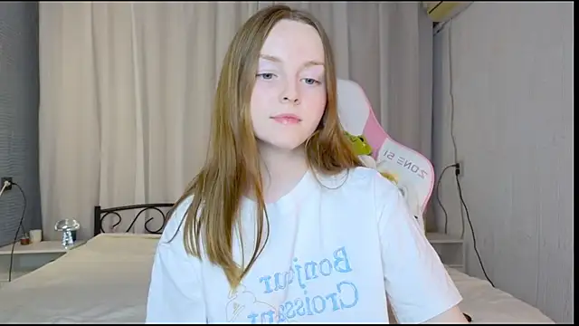 Snapshot of Wild__flowers chatting on September 17, 2025, 4:30 pm Wild flowers online show from September 17, 2025, 4:30 pm