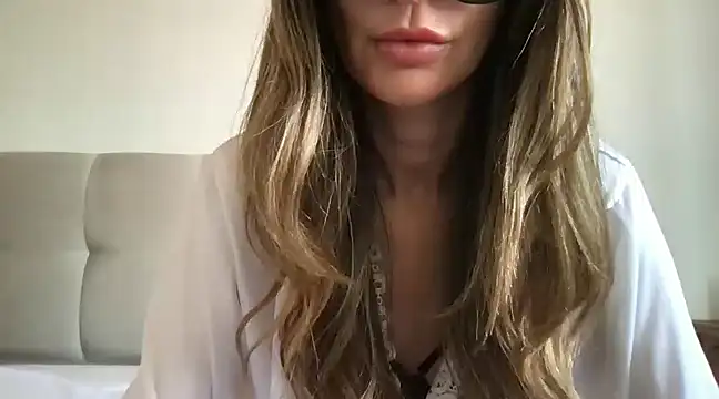 paolajonez online show from December 18, 2024, 12:07 pm