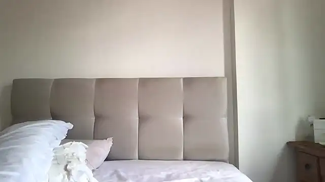 paolajonez online show from February 8, 2025, 1:44 pm