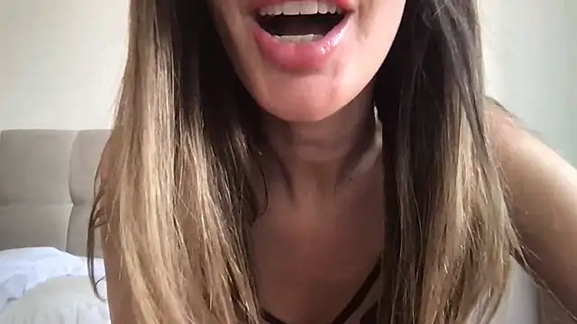 paolajonez online show from February 8, 2025, 4:47 pm