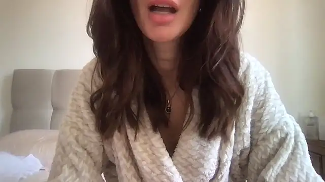 paolajonez online show from October 5, 2025, 12:36 pm