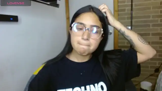 helenacyruss online show from November 3, 2025, 11:59 pm