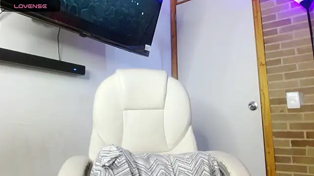 helenacyruss online show from November 22, 2025, 2:27 pm