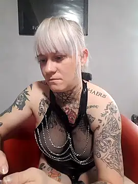 poussichienne online show from September 15, 2025, 3:56 pm