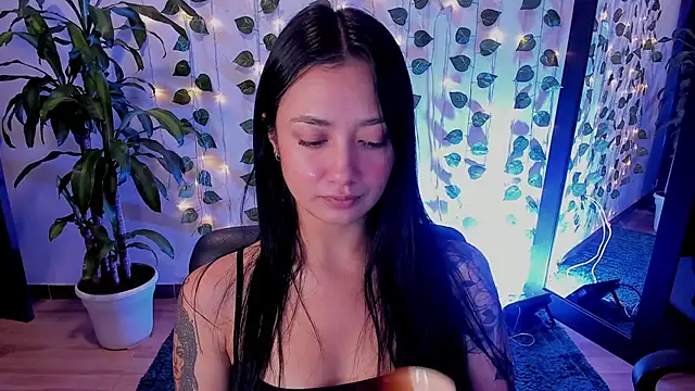 Snapshot of mariiana-diaz chatting on March 10, 2025, 1:10 pm mariiana-diaz online show from March 10, 2025, 1:10 pm