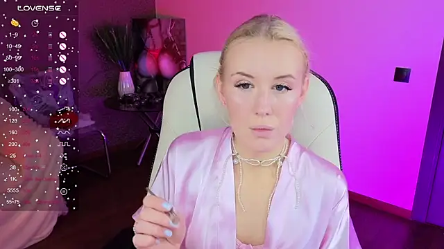 Snapshot of Selenatrend chatting on October 28, 2025, 12:30 pm Selenatrend online show from October 28, 2025, 12:30 pm