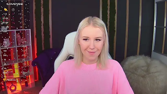 Snapshot of Selenatrend chatting on November 8, 2025, 12:16 pm Selenatrend online show from November 8, 2025, 12:16 pm