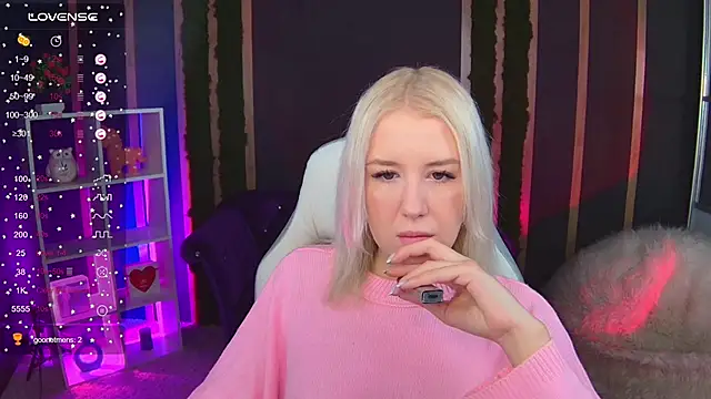 Snapshot of Selenatrend chatting on November 15, 2025, 12:23 pm Selenatrend online show from November 15, 2025, 12:23 pm