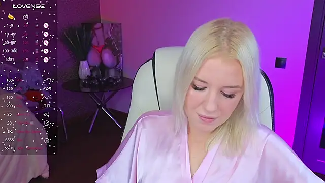 Snapshot of Selenatrend chatting on November 16, 2025, 6:52 am Selenatrend online show from November 16, 2025, 6:52 am