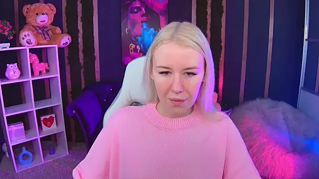 Snapshot of Selenatrend chatting on December 2, 2025, 6:08 am Selenatrend online show from December 2, 2025, 6:08 am