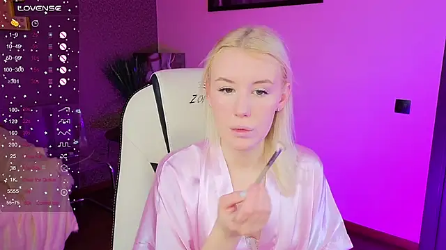 Snapshot of Selenatrend chatting on December 3, 2025, 6:10 am Selenatrend online show from December 3, 2025, 6:10 am