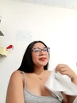 Snapshot of -VICKKY chatting on September 13, 2025, 1:44 pm -VICKKY online show from September 13, 2025, 1:44 pm