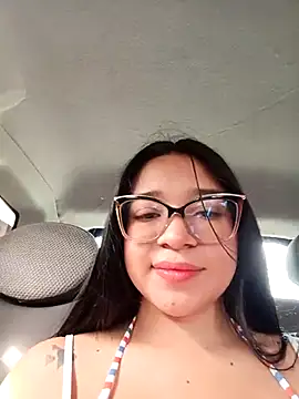 Snapshot of -VICKKY chatting on October 3, 2025, 1:52 pm -VICKKY online show from October 3, 2025, 1:52 pm