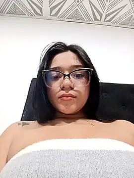 Snapshot of -VICKKY chatting on October 8, 2025, 2:04 pm -VICKKY online show from October 8, 2025, 2:04 pm