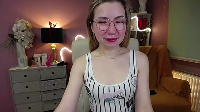 Snapshot of Mia_Tasty chatting on December 23, 2024, 7:38 am Mia Tasty online show from December 23, 2024, 7:38 am