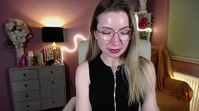 Snapshot of Mia_Tasty chatting on February 9, 2025, 5:43 pm Mia Tasty online show from February 9, 2025, 5:43 pm