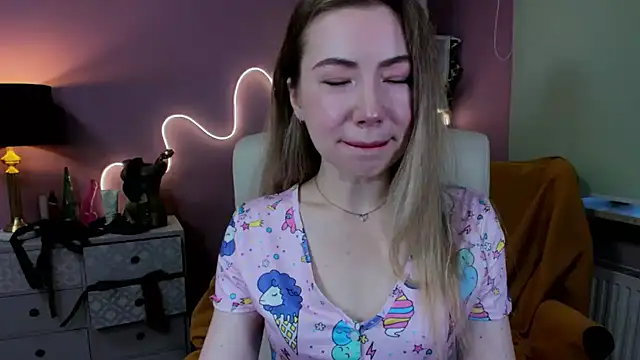 Snapshot of Mia_Tasty chatting on October 3, 2025, 6:32 am Mia Tasty online show from October 3, 2025, 6:32 am