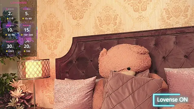 Snapshot of JaneDevine chatting on November 4, 2025, 6:01 am JaneDevine online show from November 4, 2025, 6:01 am