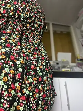 Emiily lee online show from September 14, 2025, 12:21 am