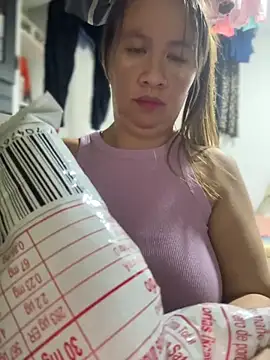 Emiily lee online show from October 9, 2025, 12:41 am