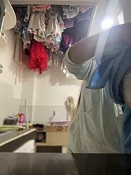 Emiily lee online show from November 29, 2025, 3:42 am