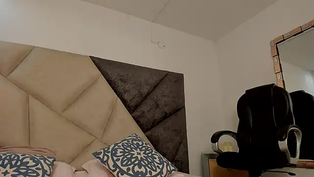 BonnieCute  online show from November 26, 2025, 12:00 am