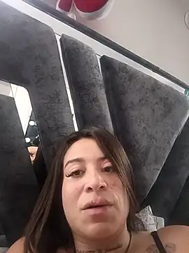 Snapshot of Alona_Evans chatting on February 4, 2025, 12:00 pm Alona Evans online show from February 4, 2025, 12:00 pm
