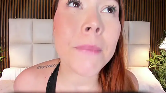 LiaTink online show from December 5, 2025, 5:09 pm