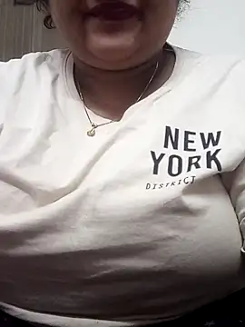 Snapshot of smile_pretty chatting on December 5, 2024, 7:28 pm smile pretty online show from December 5, 2024, 7:28 pm