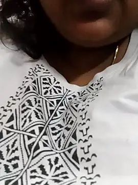 Snapshot of smile_pretty chatting on December 23, 2024, 4:06 pm smile pretty online show from December 23, 2024, 4:06 pm