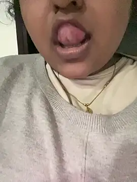 Snapshot of smile_pretty chatting on January 1, 2025, 12:32 am smile pretty online show from January 1, 2025, 12:32 am