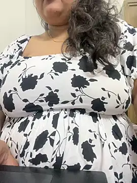 Snapshot of smile_pretty chatting on February 20, 2025, 9:53 pm smile pretty online show from February 20, 2025, 9:53 pm