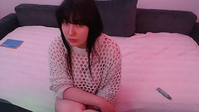 Snapshot of Lynylou chatting on December 16, 2024, 12:37 am Lynylou online show from December 16, 2024, 12:37 am