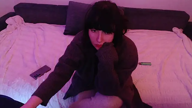 Snapshot of Lynylou chatting on December 18, 2024, 10:02 pm Lynylou online show from December 18, 2024, 10:02 pm