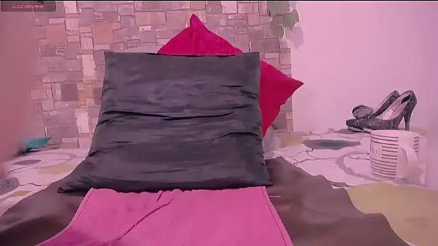 Snapshot of CrazyRousex chatting on December 16, 2024, 1:54 pm CrazyRousex online show from December 16, 2024, 1:54 pm