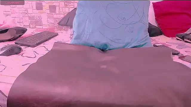 Snapshot of CrazyRousex chatting on February 19, 2025, 2:12 pm CrazyRousex online show from February 19, 2025, 2:12 pm