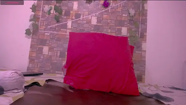 Snapshot of CrazyRousex chatting on September 25, 2025, 4:00 pm CrazyRousex online show from September 25, 2025, 4:00 pm