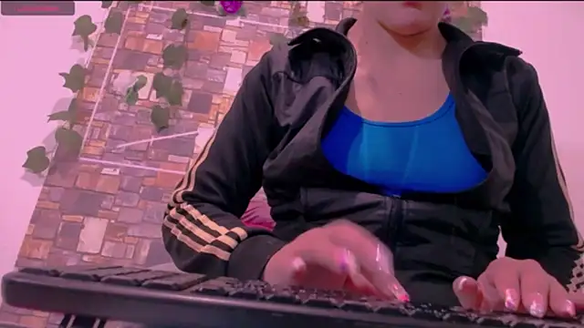 Snapshot of CrazyRousex chatting on October 9, 2025, 4:16 pm CrazyRousex online show from October 9, 2025, 4:16 pm