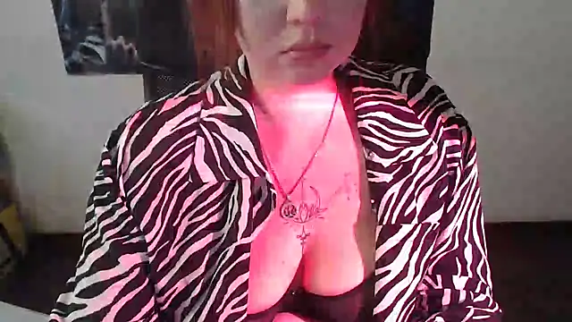 Snapshot of Lizzy_Love chatting on February 19, 2025, 6:44 am Lizzy Love online show from February 19, 2025, 6:44 am