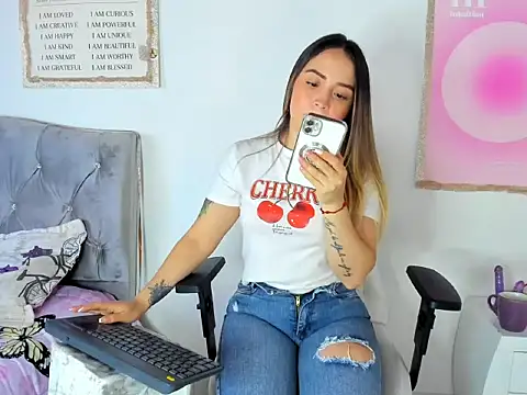 Snapshot of cindy_love2 chatting on November 25, 2025, 12:38 pm cindy love2 online show from November 25, 2025, 12:38 pm